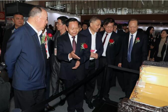 D:\wy\轻工动态\轻工动态\2019上的信息及起草稿\其它上网信息\首届中国工艺美术博览会在南京开幕\QQ截图8.jpg D:\wy\轻工动态\轻工动态\2019上的信息及起草稿\其它上网信息\首届中国工艺美术博览会在南京开幕\QQ截图8.jpg